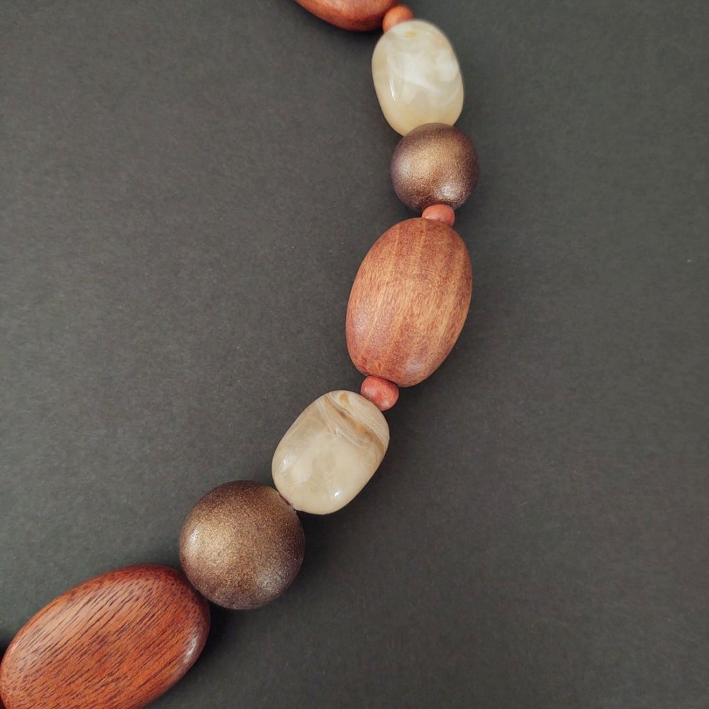Wood and faux stone necklace - Picture 8 of 12